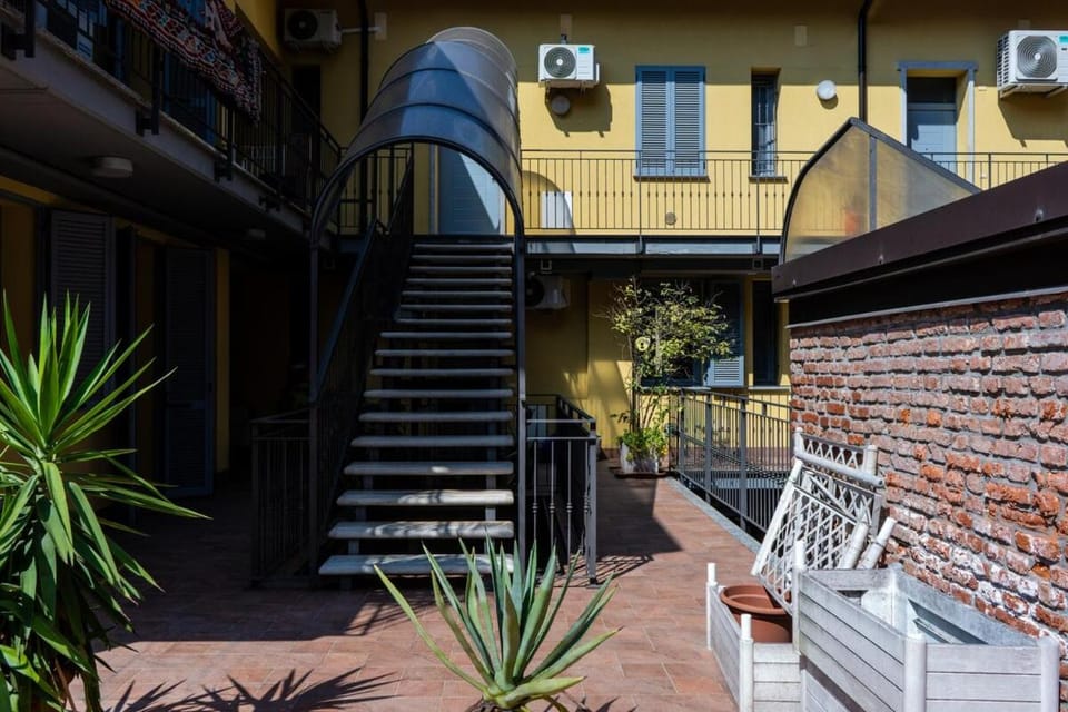 ChicStudio Sempione 5 min Apartment in Milan