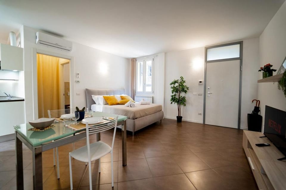 ChicStudio Sempione 5 min Apartment in Milan