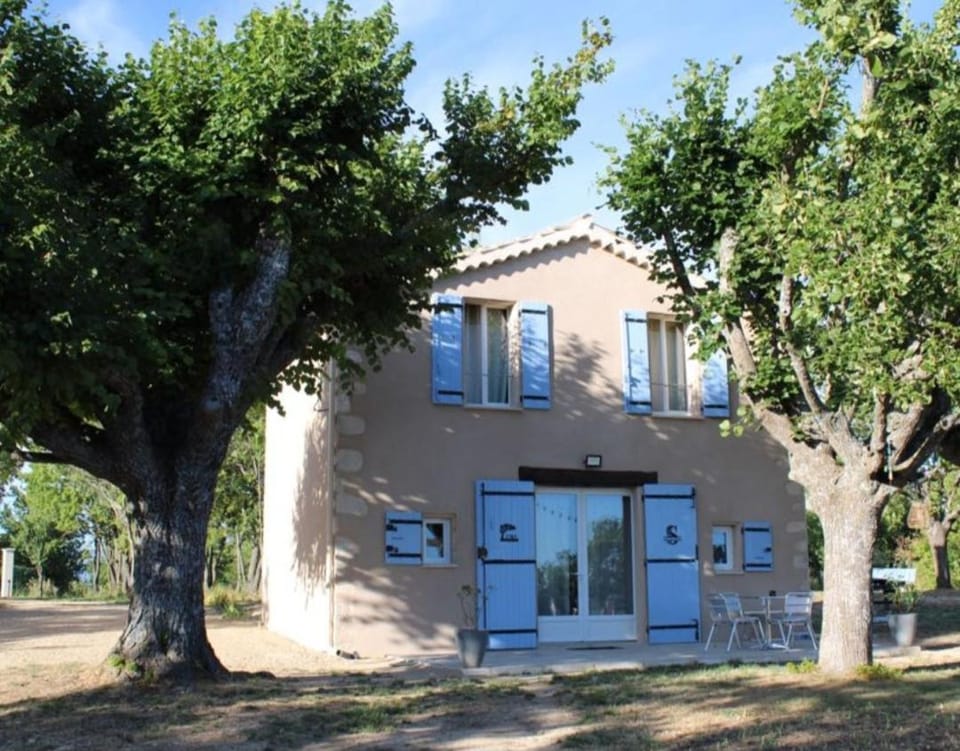 Bastidon les tilleuls riez 04500 avec piscine Villa in Nouvelle-Aquitaine