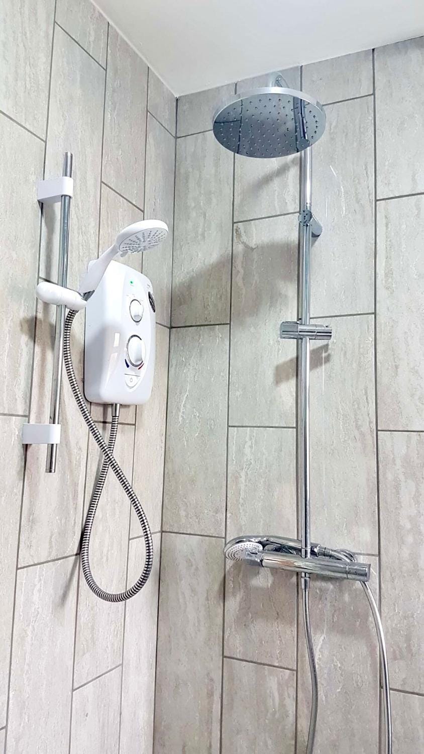 Bright 1 bedroom guest house Apartment in Croydon