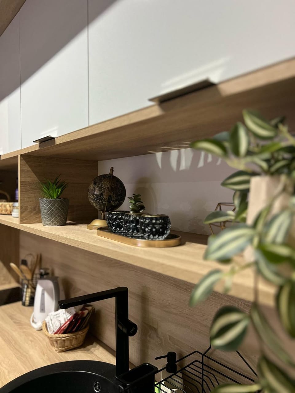 Kitchen or kitchenette, Food and drinks