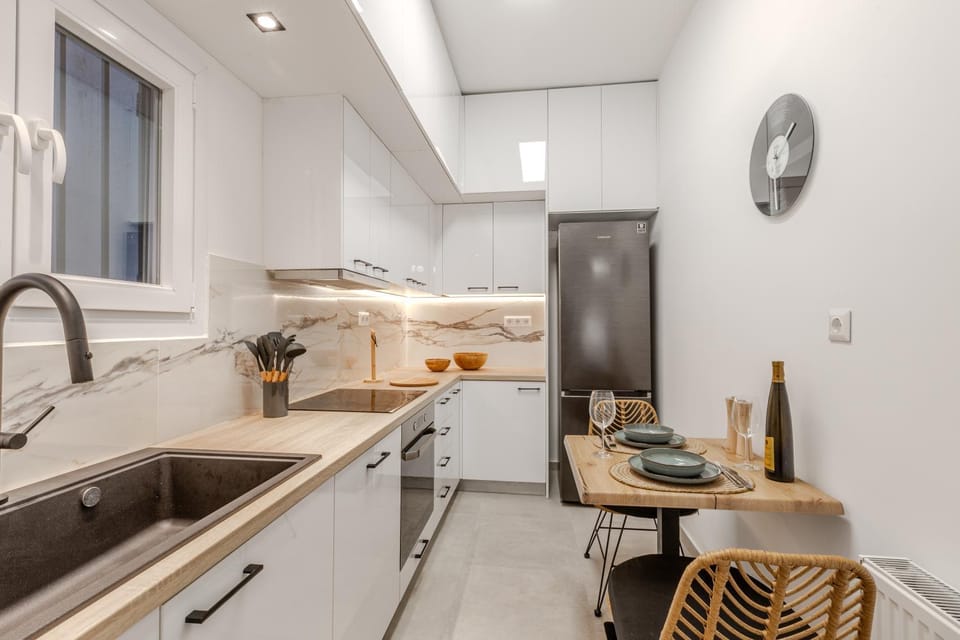Kitchen or kitchenette, Dining area, dishwasher, oven, stove