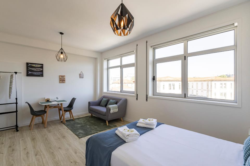 Bed, Living room, Photo of the whole room, Bedroom, towels