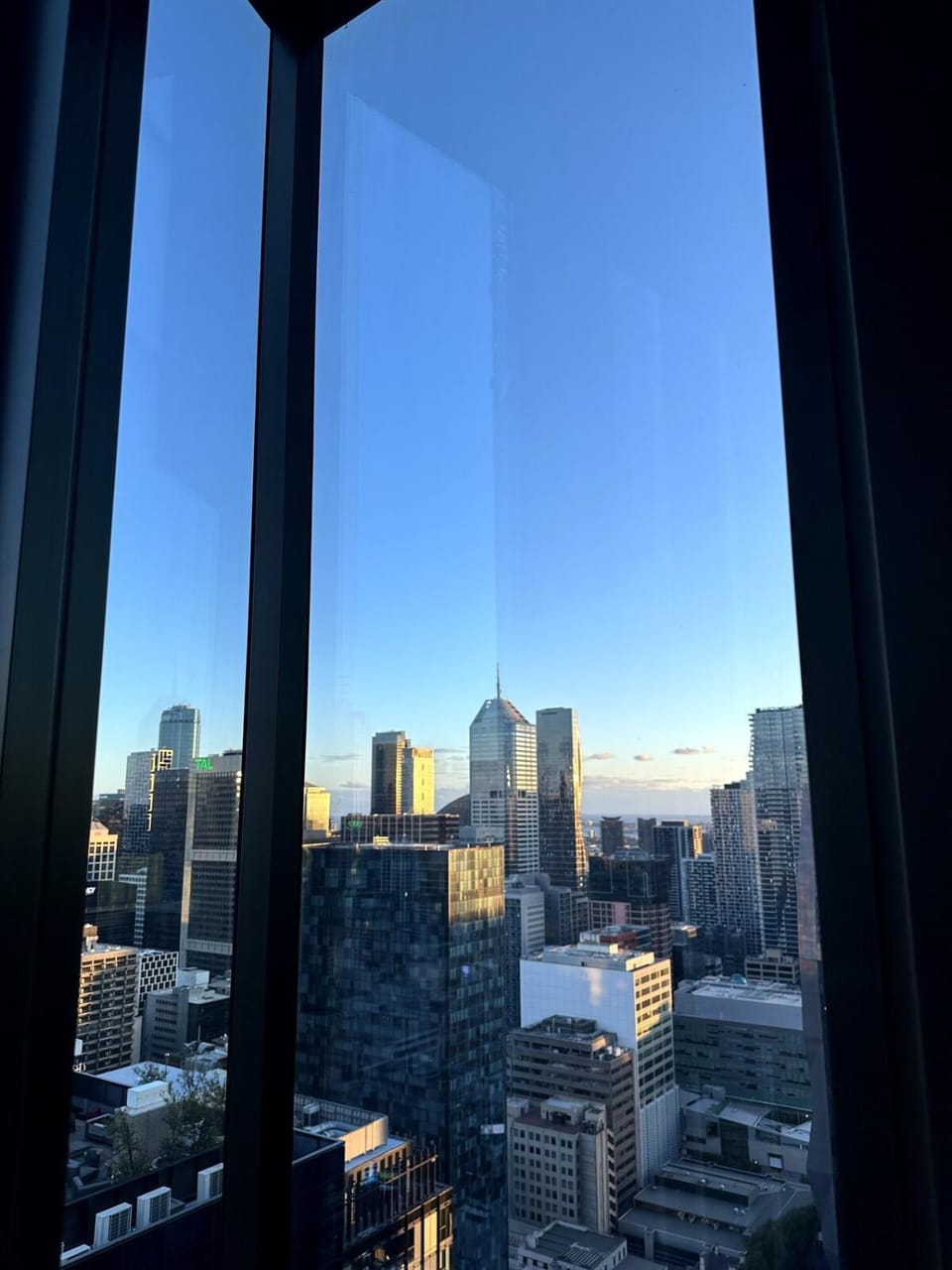 Lvl 42 2B1B Apartment with City Views - Central CBD Location Apartment in Melbourne