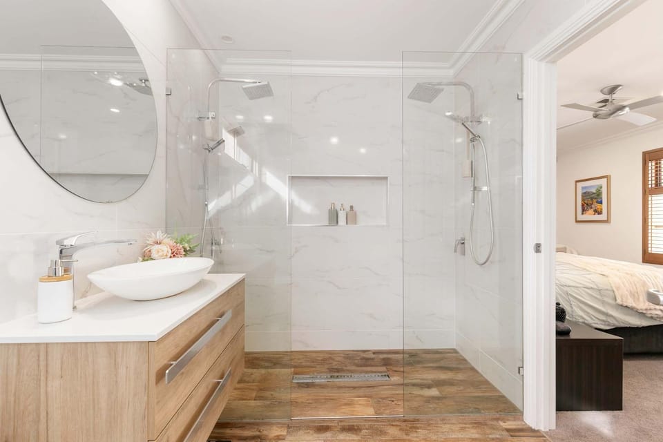 Beach & Bay - Modern Family Stay Glenelg North House in Adelaide
