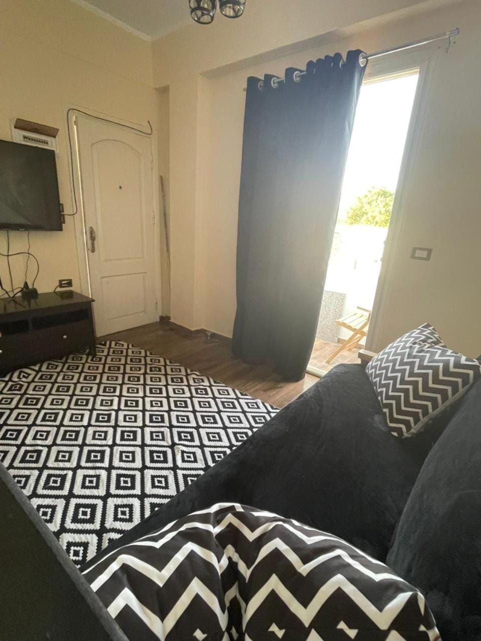 TV and multimedia, Living room, Photo of the whole room, Seating area, cot