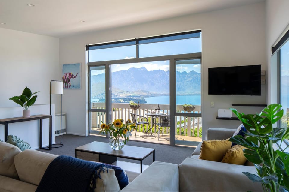 TV and multimedia, Living room, Lake view, Lake view
