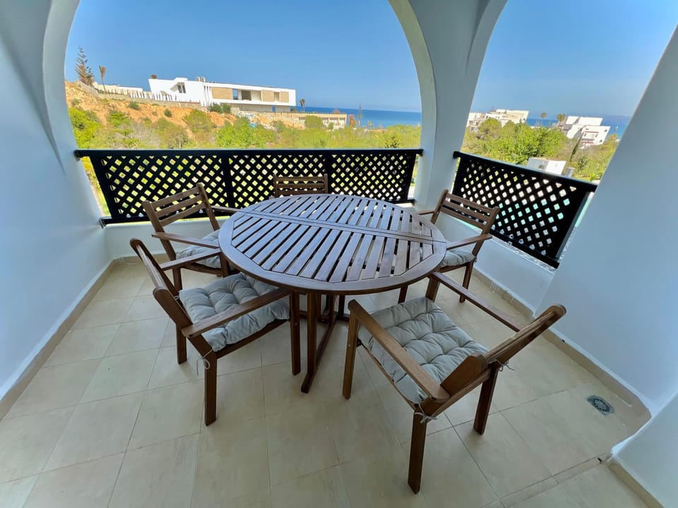 View (from property/room), Balcony/Terrace, Dining area, Sea view