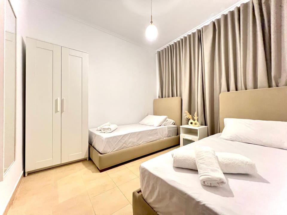 Photo of the whole room, Bedroom, wardrobe
