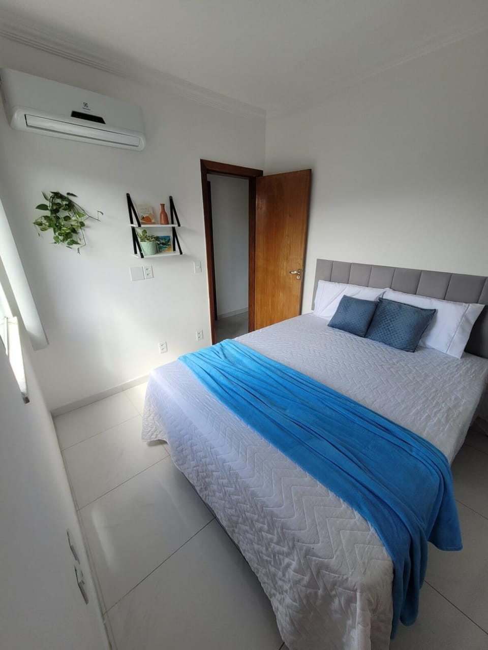 Bed, Photo of the whole room, Bedroom, air conditioner