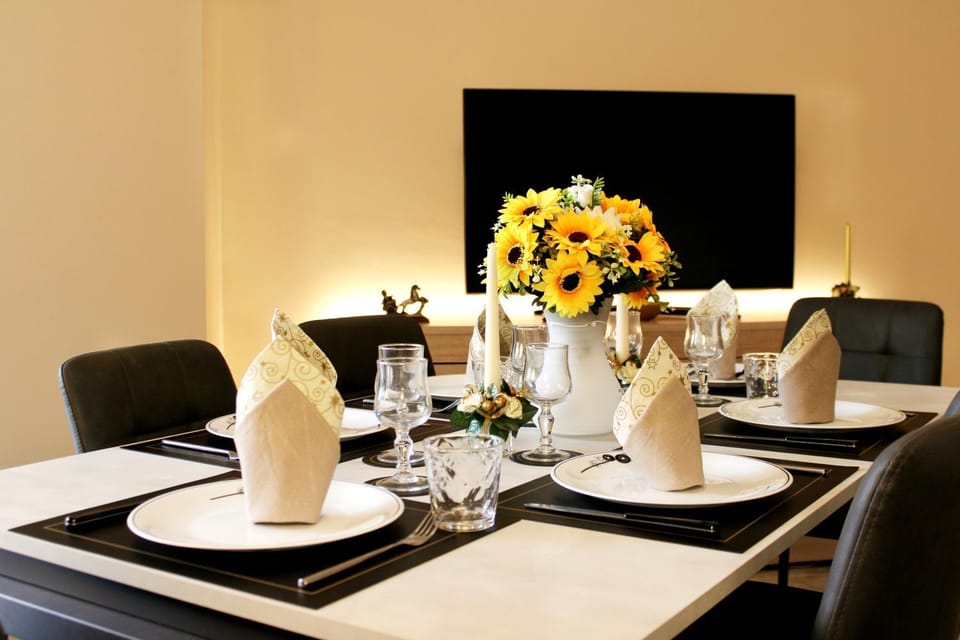 Living room, Seating area, Dining area