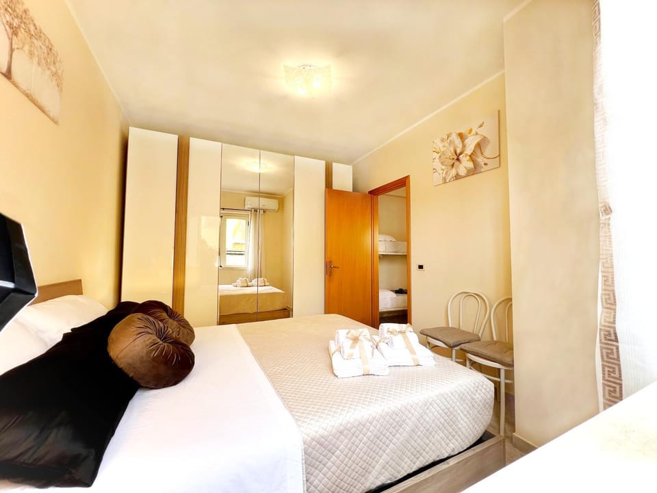 Bed, Photo of the whole room, Bedroom, internet, towels, wardrobe, air conditioner