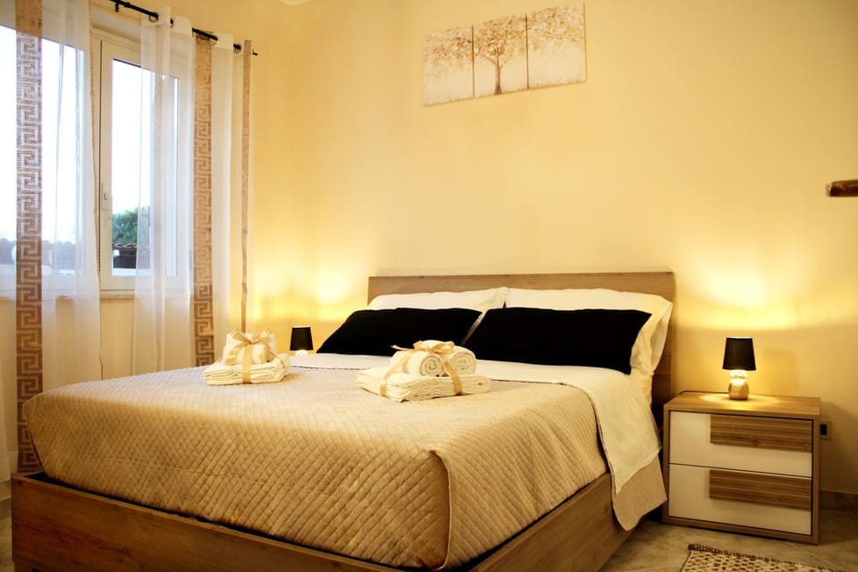 Bed, Photo of the whole room, Bedroom, heating, heating, internet, towels, air conditioner