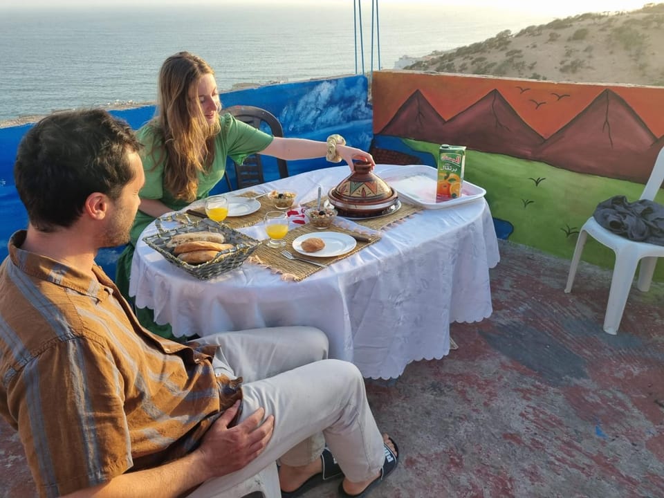 Restaurant/places to eat, People, Natural landscape, View (from property/room), Balcony/Terrace, Living room, Food and drinks, Banquet/Function facilities, Seating area, Dining area, Food, Guests, Sea view, Breakfast, Continental breakfast, Lunch, Dinner, Drinks, group of guests