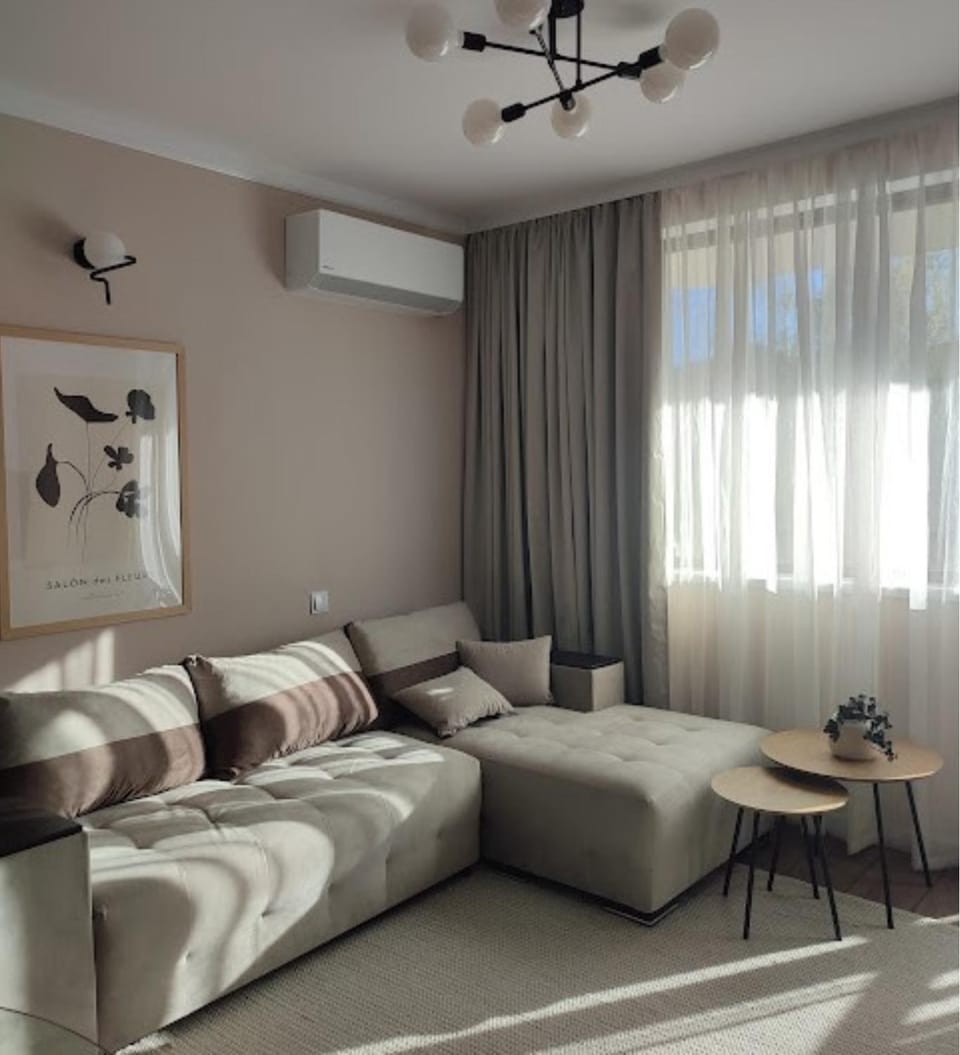 Balcony/Terrace, Living room, Seating area, Mountain view, internet, air conditioner