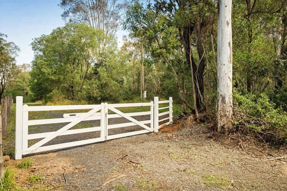 Van Demears Escapes by Tiny Away House in Tamborine