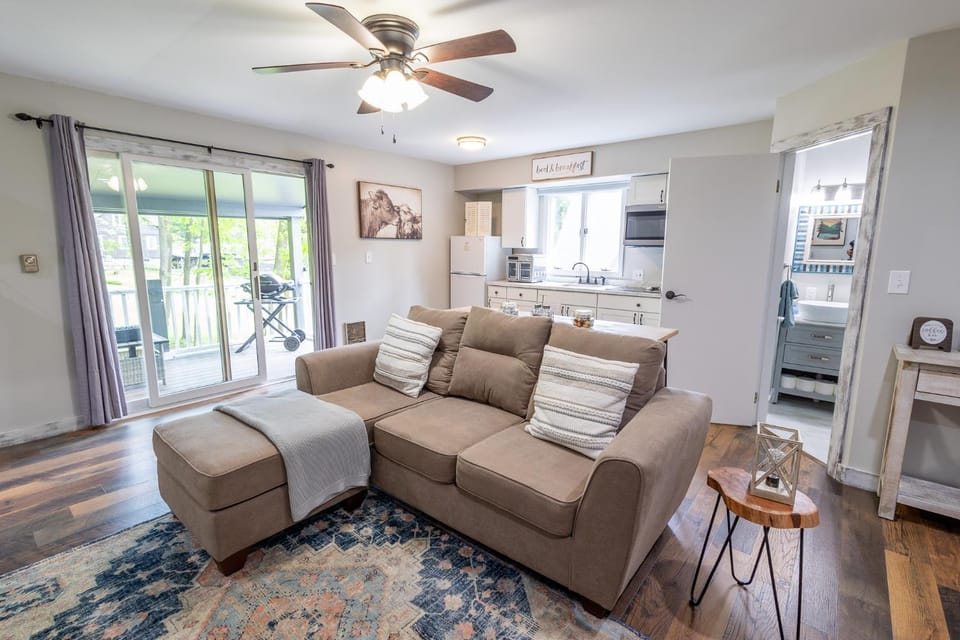 TV and multimedia, Kitchen or kitchenette, Living room, Seating area, Dining area, oven, pet friendly