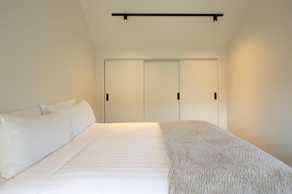 Bedroom, wardrobe