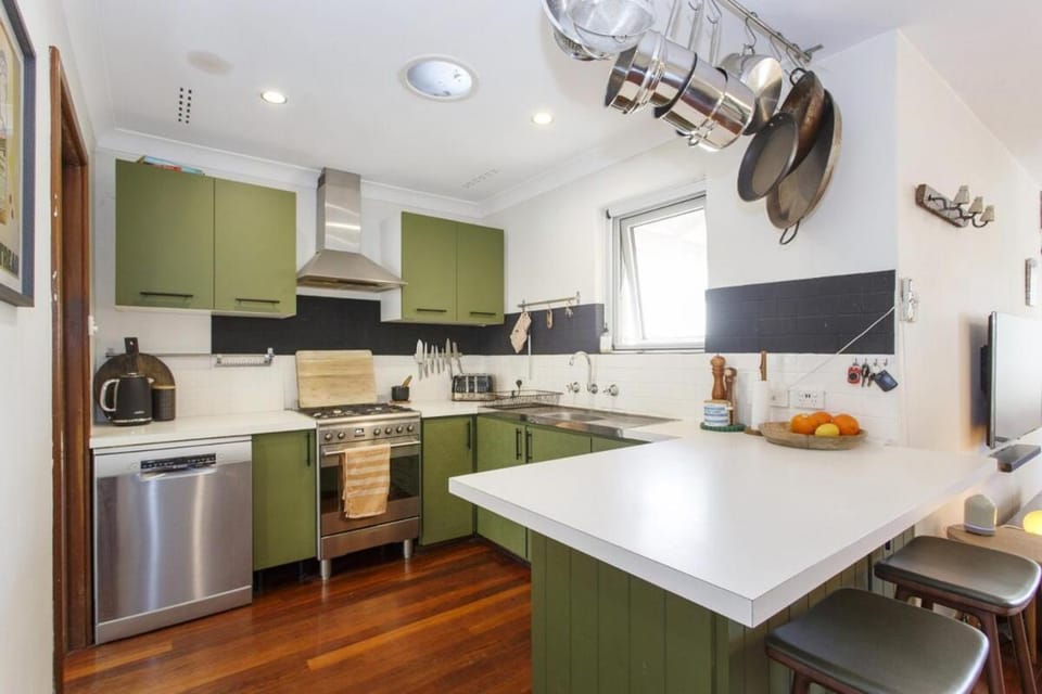 Scarborough Beach Side Retreat House in Perth