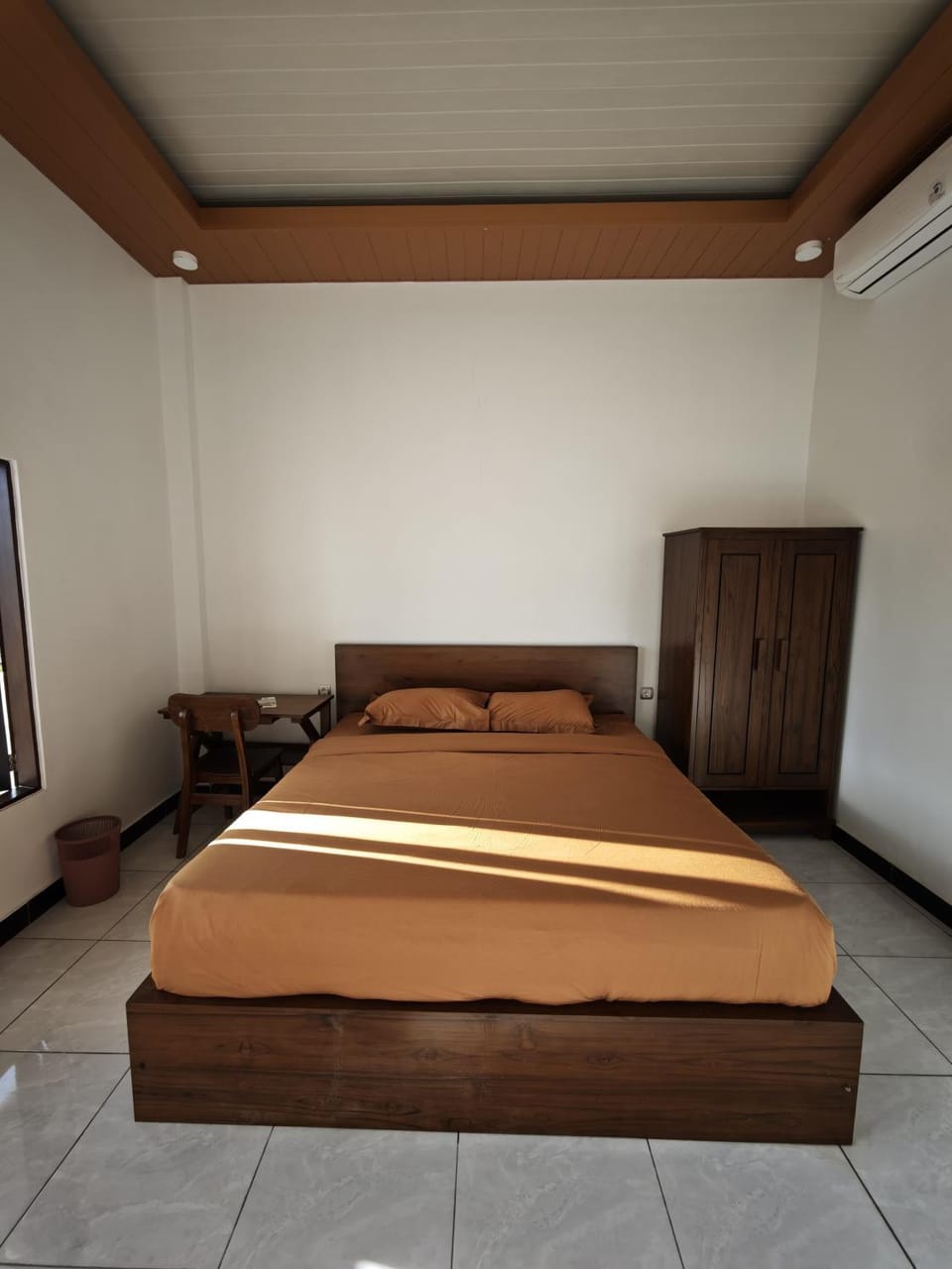 Bed, Photo of the whole room, Bedroom, air conditioner