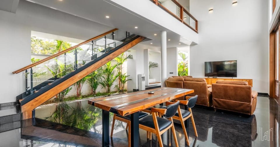 Communal lounge/ TV room, TV and multimedia, Living room, Seating area, Dining area, Evening entertainment