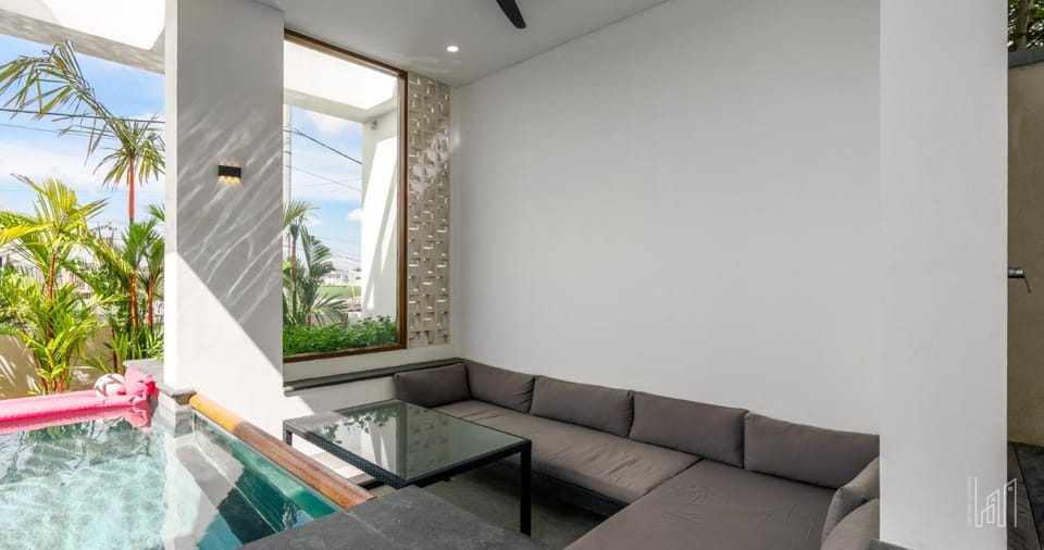 Day, Natural landscape, View (from property/room), Balcony/Terrace, Seating area, Swimming pool