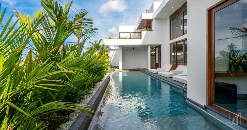 Property building, Day, Garden view, Pool view, Swimming pool