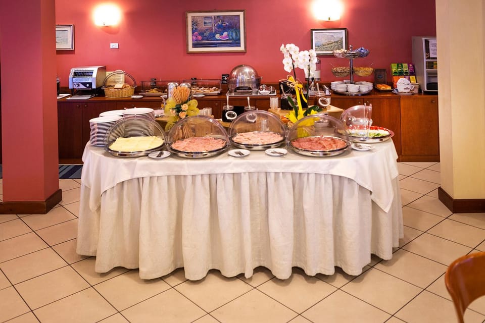 Food and drinks, Buffet breakfast, Italian breakfast, English/Irish breakfast