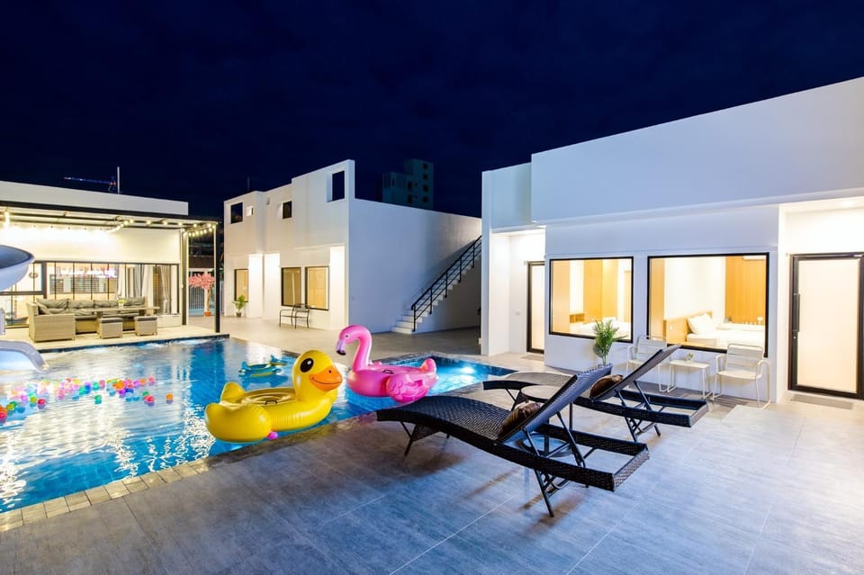 JPPoolVilla Villa in Nong Kae