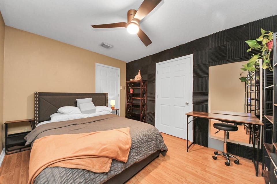 Bed, Photo of the whole room, Bedroom, Internal: Not applicable to any particular room