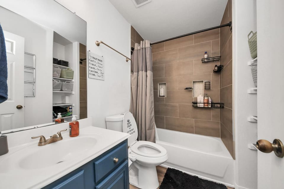 Shower, Toilet, Bathroom, Bath, Internal: Not applicable to any particular room