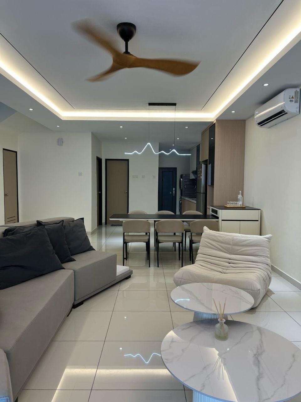 Living room, Seating area, air conditioner