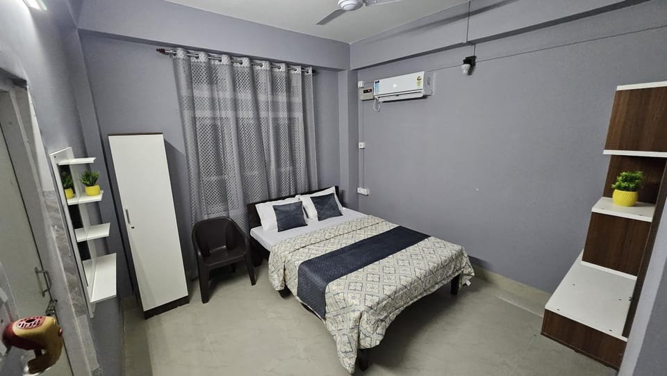 Bed, air conditioner
