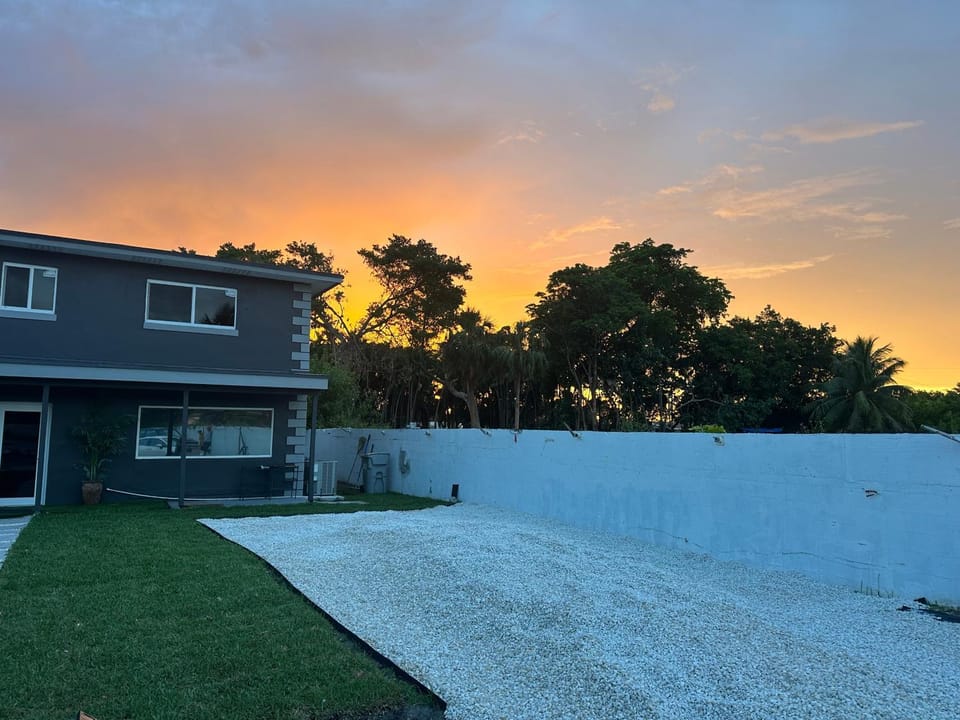 Exec Suites Men only 7 min to Ocean Vacation rental in Pompano Beach