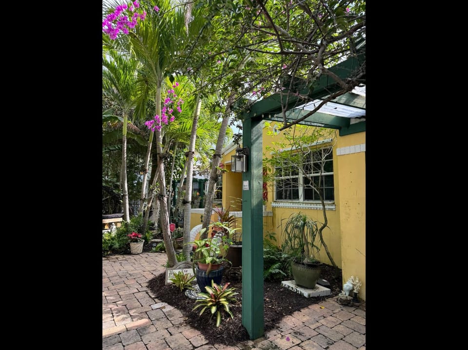 The Artist's Cottage House in West Palm Beach