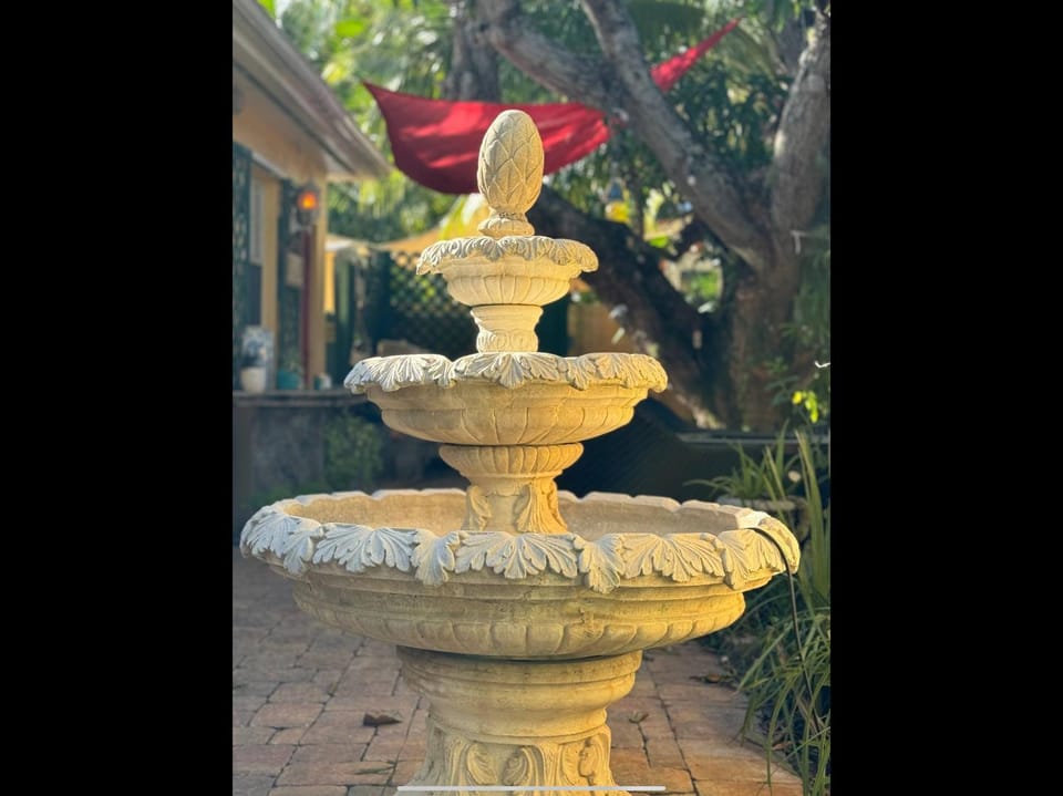 The Artist's Cottage House in West Palm Beach