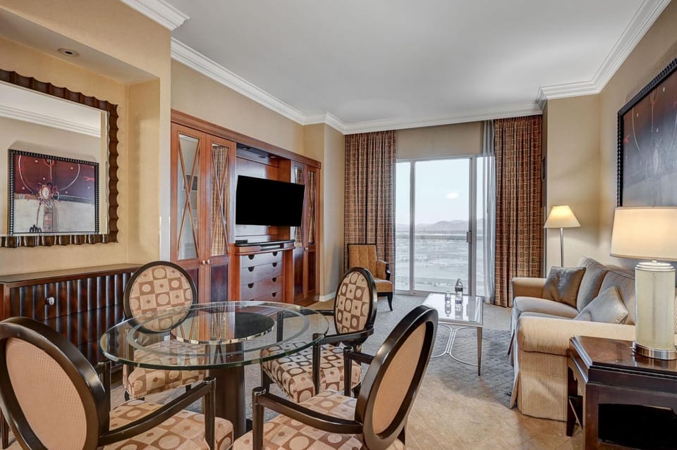 TV and multimedia, Living room, Dining area