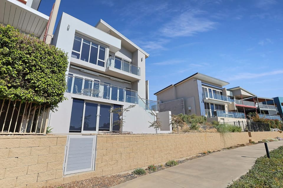 Property building, Day