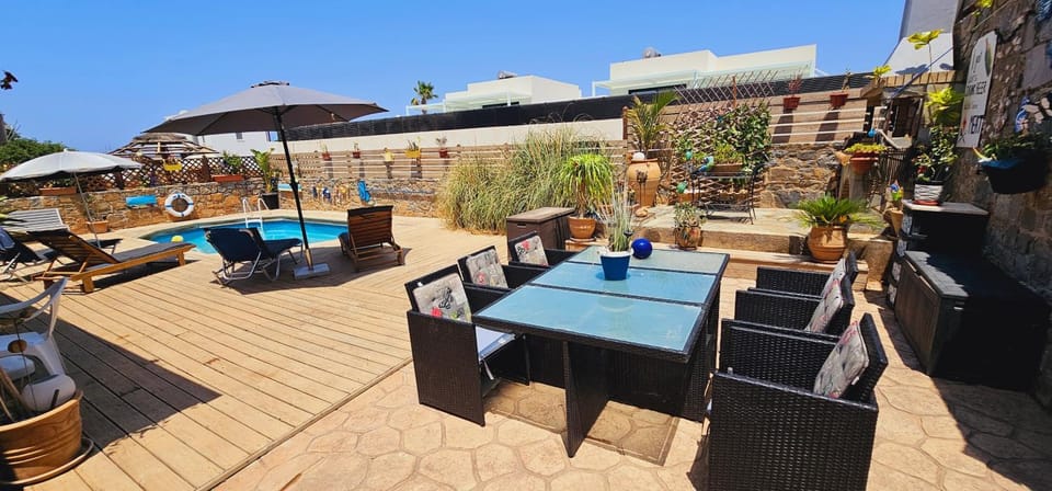 Patio, Communal lounge/ TV room, Balcony/Terrace, Pool view, Swimming pool, sunbed
