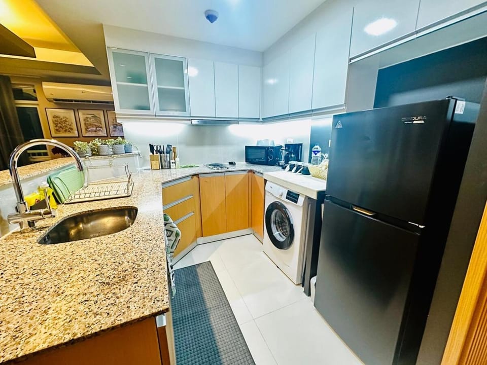 Kitchen or kitchenette, washing machine