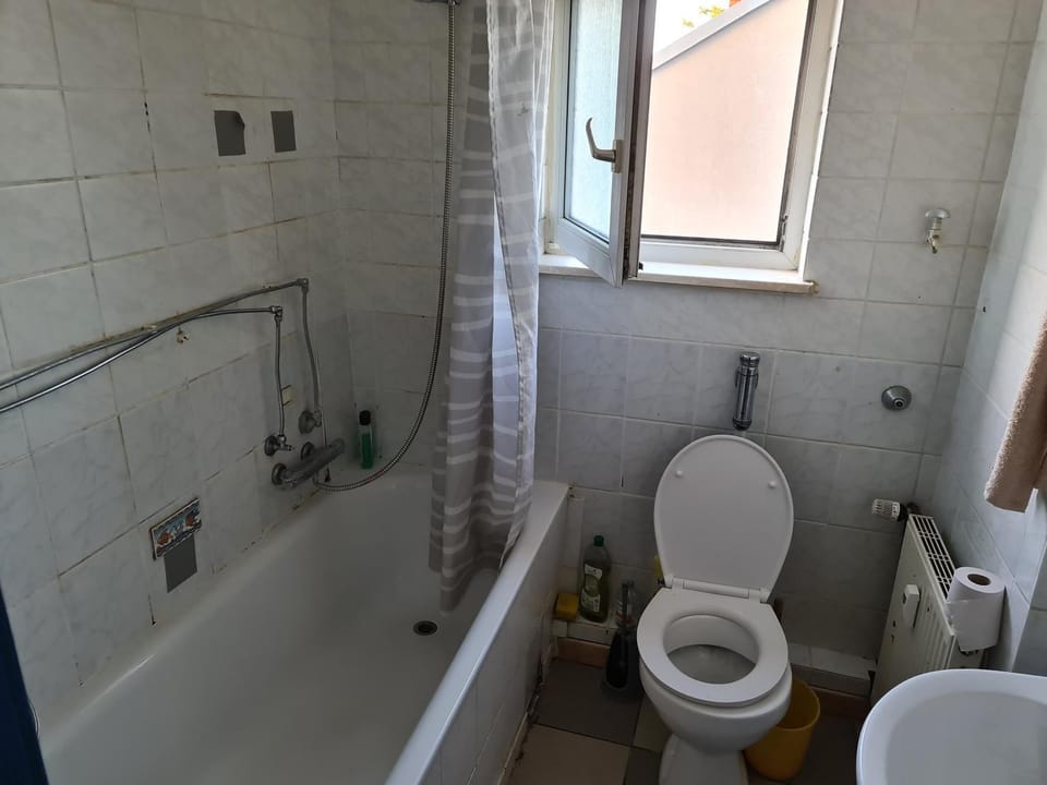 Raum in AE max 4 B Vacation rental in Essen