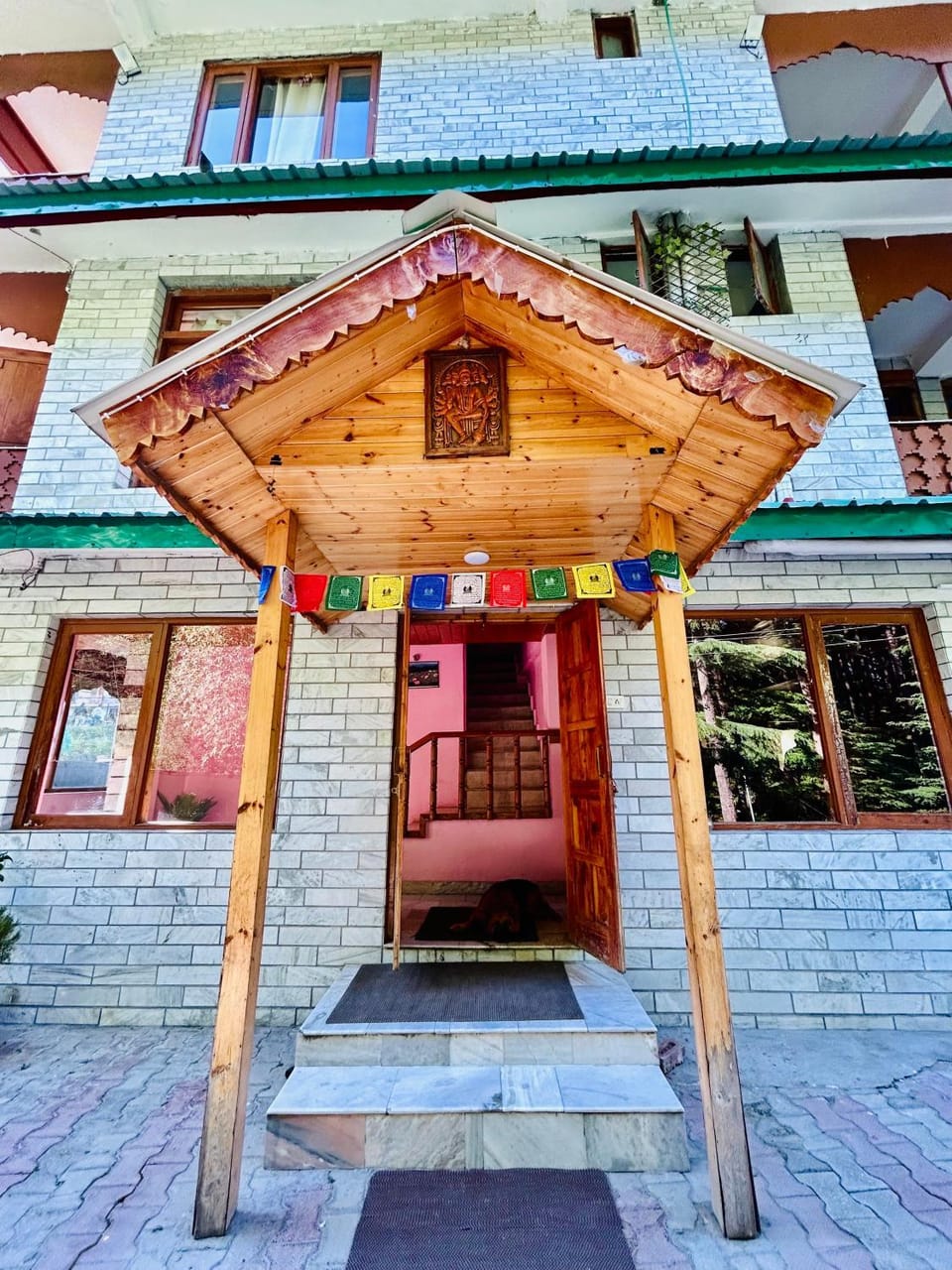 Facade/entrance