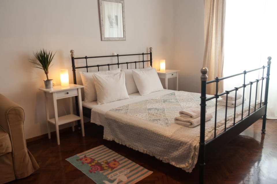 Seating area, Bedroom