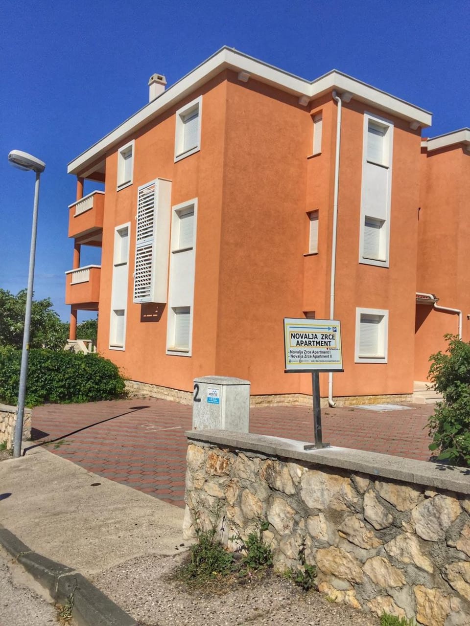 Facade/entrance