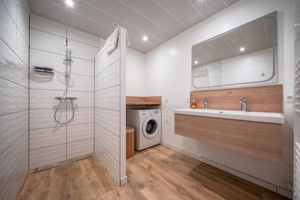 Shower, Bathroom, washing machine