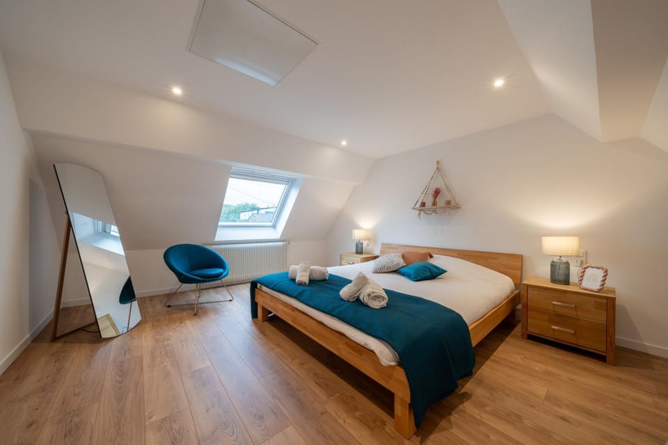 Bed, Photo of the whole room