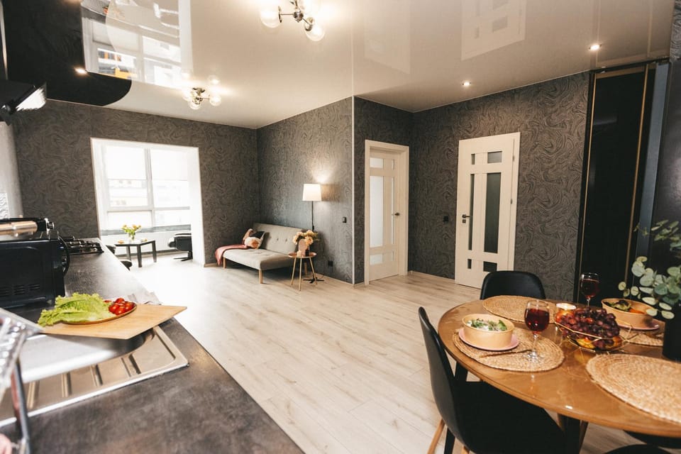 Kitchen or kitchenette, Living room, Seating area, Dining area