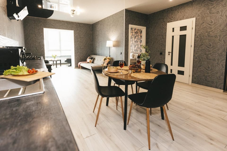 Kitchen or kitchenette, Living room, Seating area, Dining area