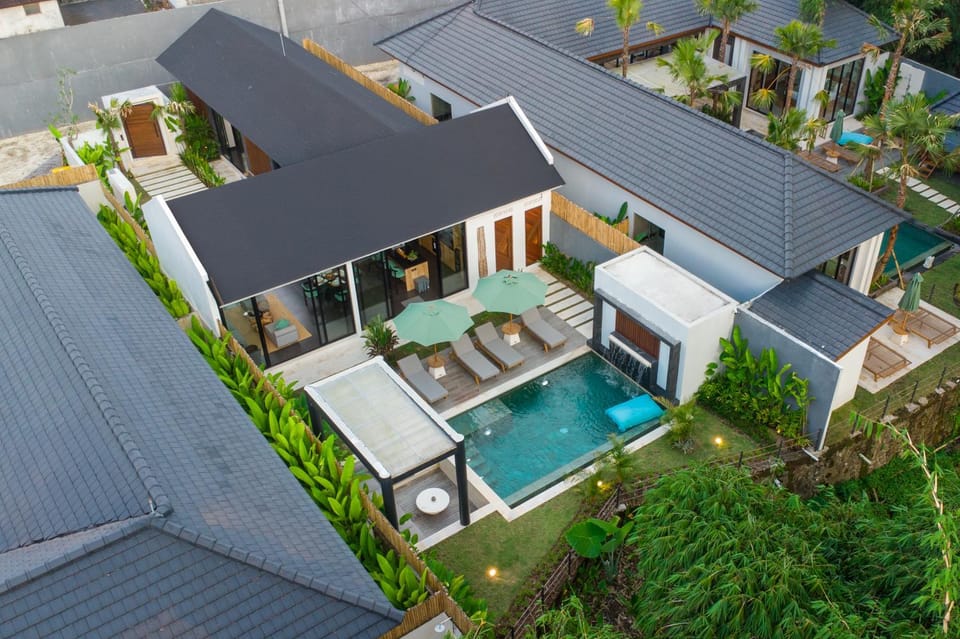 Property building, Swimming pool, internet