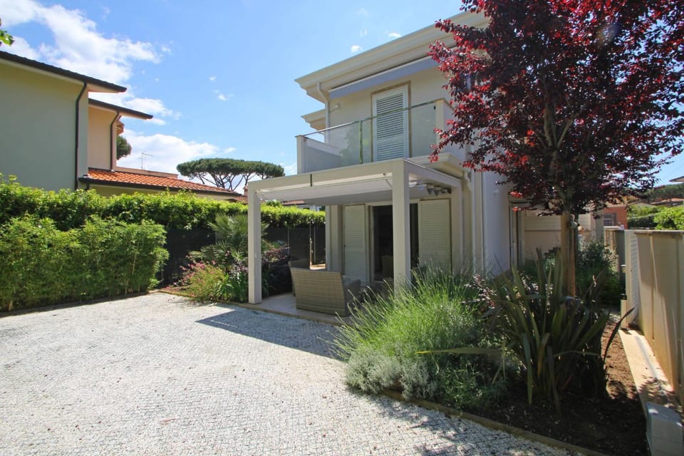 Property building, Garden, On site